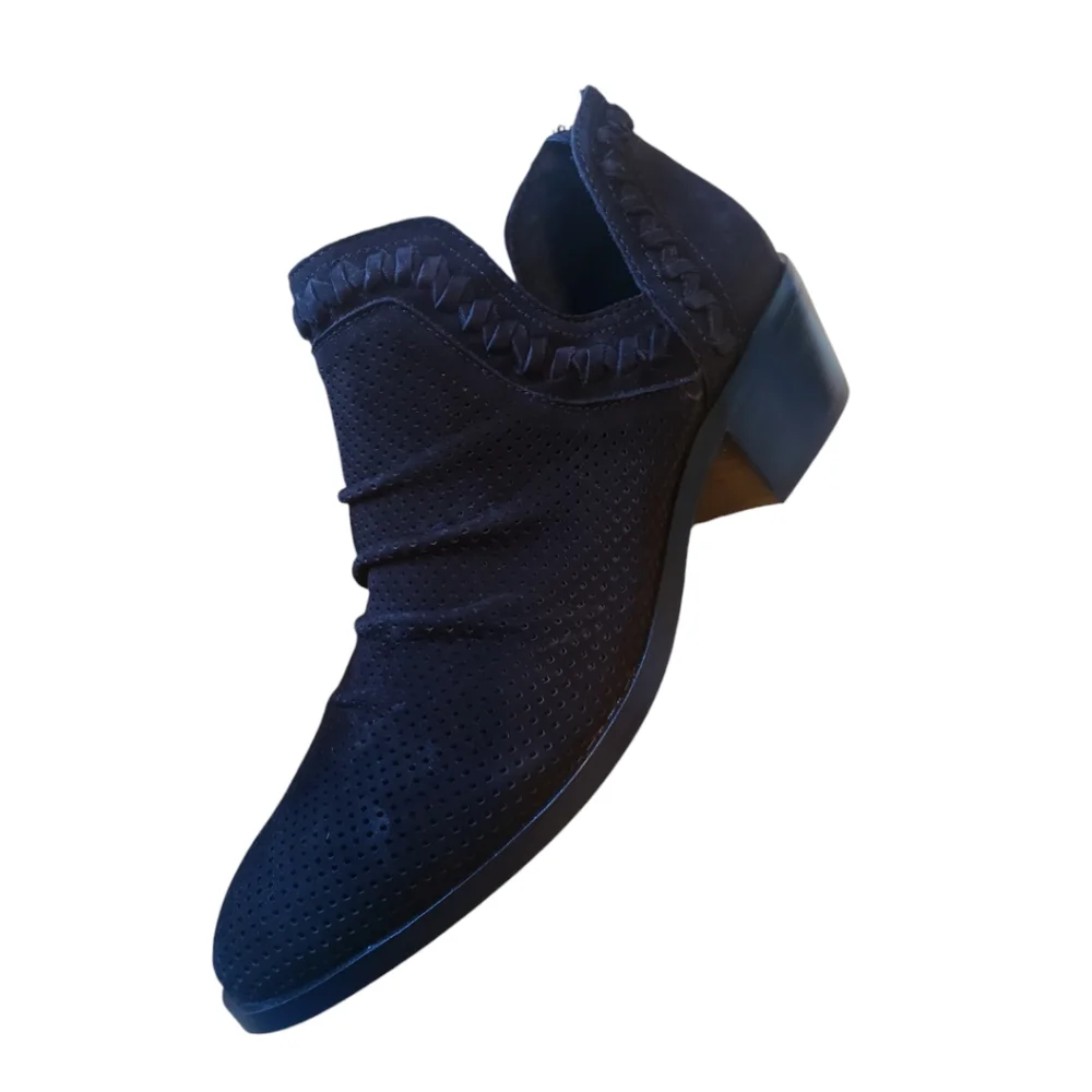 Vince Camuto Palmina black bootie size 7 1/2